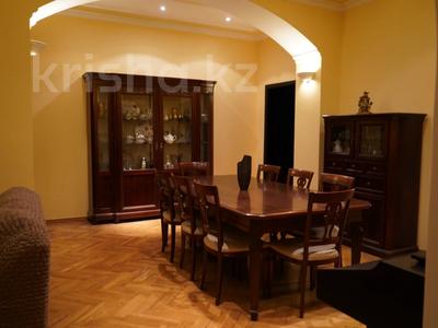 5-бөлмелі пәтер · 152 м² · 3/3 қабат, Богенбай батыра 137 — Желтоксан, бағасы: 500 000 ₸ в Алматы, Алмалинский р-н