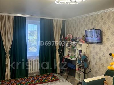 Продажа квартир в Западно-Казахстанской обл.: 1-комнатная квартира · 32 м² · 5/5 этаж, Абая 54 за 10.5 млн 〒 1-комнатная квартира · 32 м² · 5/5 этаж, Абая 54 за 10.5 млн 〒 в Уральске, мкр Школьник
