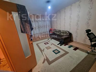 1-комнатная квартира, 38 м², 1/5 этаж, мкр Астана 14 за 15 млн 〒 в Уральске, мкр Астана