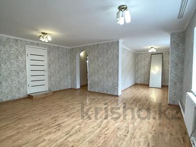 Жеке үй · 6 бөлме · 220 м² · 10 жүзд., мкр Шубар, Тайбекова 15, бағасы: 700 000 ₸ в Астане, Есильский р-н