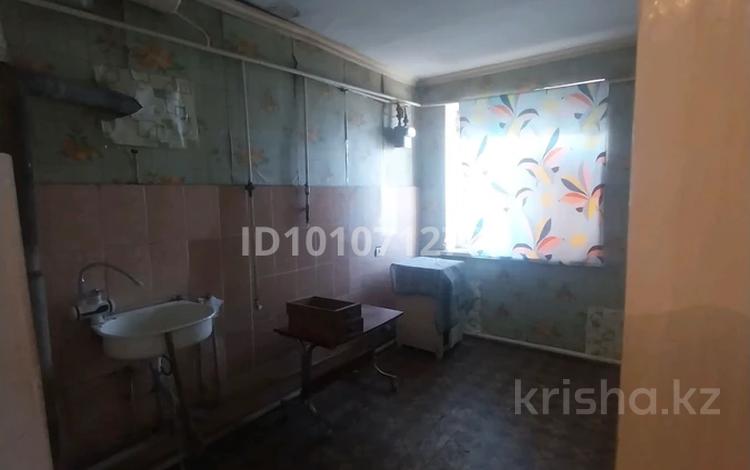2-бөлмелі пәтер · 45 м² · 2 қабат, Жамбыл 14 — Возле школы и поликлиники, бағасы: 6 млн ₸ в Састобе — фото 2