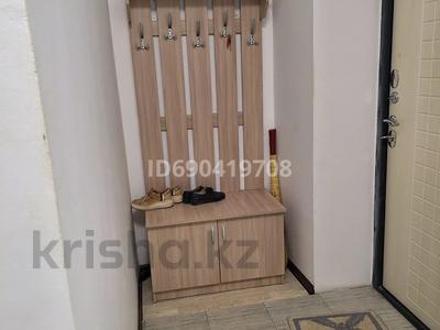 Пәтерлер в Актюбинской обл.: 1-бөлмелі пәтер · 42 м² · 5/5 қабат, Авиагородок 1к — Поликлиника, бағасы: 100 000 〒 1-бөлмелі пәтер · 42 м² · 5/5 қабат, Авиагородок 1к — Поликлиника, бағасы: 100 000 〒 в Актобе, мкр Авиагородок