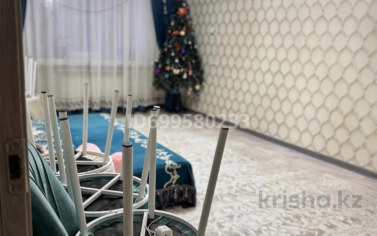 4-бөлмелі пәтер · 100 м² · 2/5 қабат, Каратобинский шоссе 36, бағасы: 30 млн ₸ в Шымкенте, Енбекшинский р-н — фото 2