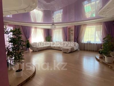 4-бөлмелі пәтер · 201 м² · 2/7 қабат, Ескалиева 293/1, бағасы: 66 млн ₸ в Уральске