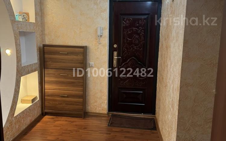 3-комнатная квартира · 64 м² · 5/5 этаж, мкр Мынбулак 51 за 20 млн ₸ в Таразе — фото 2