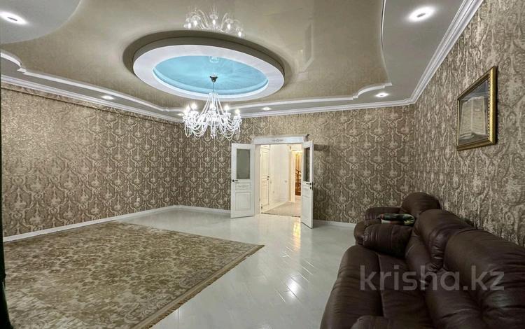 4-комнатная квартира · 203 м² · 7/8 этаж, Валиханова за 75 млн 〒 в Талдыкоргане — фото 2