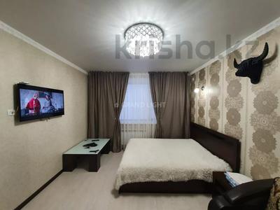 1-комнатная квартира, 45 м² по часам, Иманбаевой за 3 000 〒 в Астане, р-н Байконур
