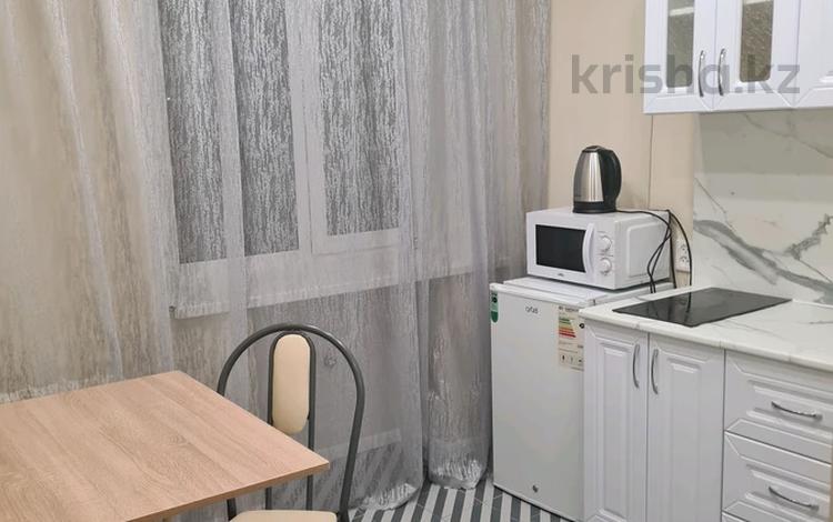 1-комнатная квартира, 60 м², 2/2 этаж помесячно, Жусупа — Техникум-вокзал за 100 000 〒 в Экибастузе — фото 2