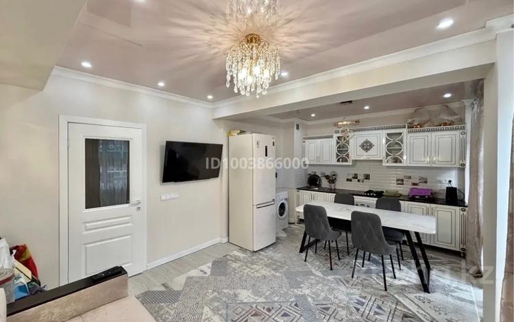 2-комнатная квартира · 49 м² · 3/5 этаж, мкр Шугыла, Жунисова 2/13 8 за 280 000 ₸ в Алматы, Наурызбайский р-н — фото 2