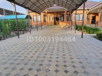 Дом · 10 комнат · 300 м², Мыркы Исаев 22 — Взлетный район,Arai City Magnum,Назарбаев даңғылына параллель көше за 100 000 〒 в 