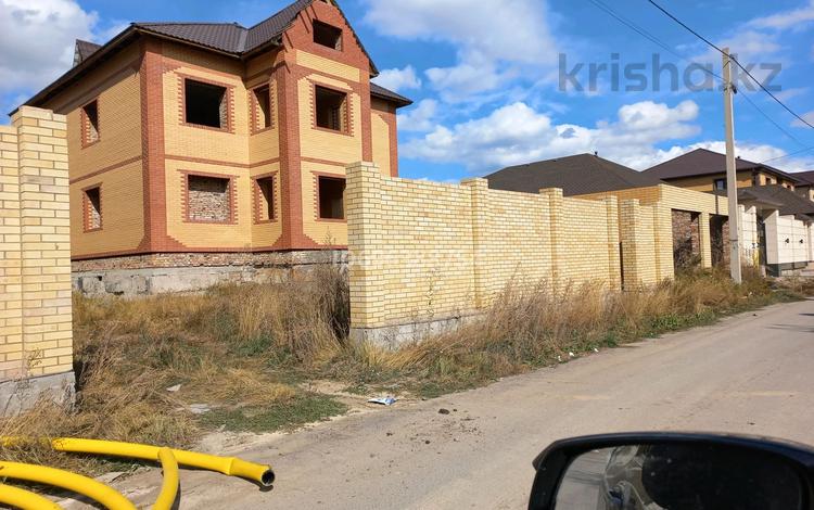 Жеке үй · 6 бөлме · 260 м² · 10 сот., мкр Городской Аэропорт, Кабжанова 81 — Элитный район Вторая улица по взлетке. дом недостроенный, облицован кирпичем,дом большой, через дорогу Глобал. отвечаю только на звонки, бағасы: 200 млн ₸ в Караганде, Казыбек би р-н — фото 24