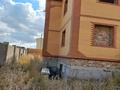Жеке үй · 6 бөлме · 260 м² · 10 сот., мкр Городской Аэропорт, Кабжанова 81 — Элитный район Вторая улица по взлетке. дом недостроенный, облицован кирпичем,дом большой, через дорогу Глобал. отвечаю только на звонки, бағасы: 200 млн ₸ в Караганде, Казыбек би р-н — фото 10