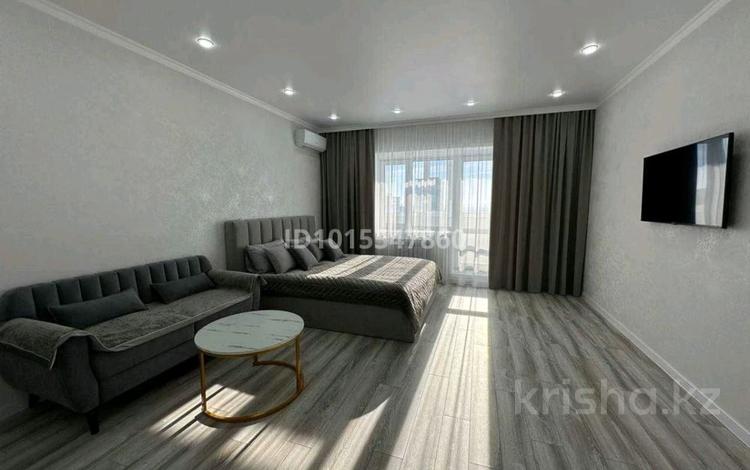 1-комнатная квартира · 50 м² · 5/16 этаж, Ержанова 34/1 за 150 000 ₸ в Караганде, Казыбек би р-н — фото 2