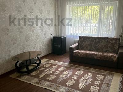 2-комнатная квартира · 42 м² · 1/5 этаж, Аманжолова — 17, 19 школа; супермаркет Алтындар за 15.3 млн 〒 в Уральске, мкр Школьник