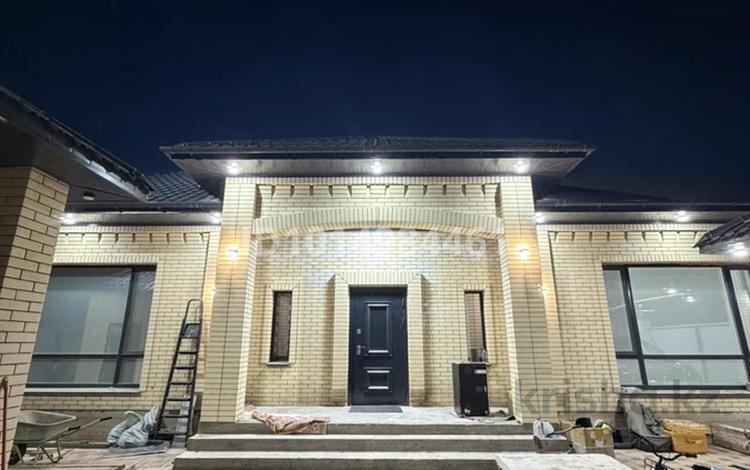 Отдельный дом · 5 комнат · 180 м² · 4.5 сот., Исатай батыр за 150 млн ₸ в Уральске — фото 2