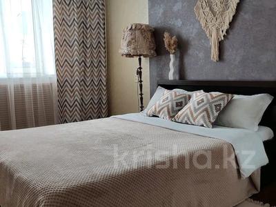 3-комнатная квартира, 95 м², 9 этаж посуточно, Аль-Фараби 7 за 50 000 〒 в Алматы, Бостандыкский р-н