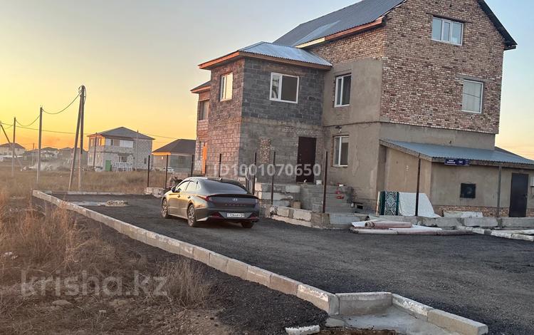 Жеке үй · 4 бөлме · 136 м² · 10 сот., мкр Кунгей , ул. Фазыла Карибжанова 15/1, бағасы: 46 млн ₸ в Караганде, Казыбек би р-н — фото 2