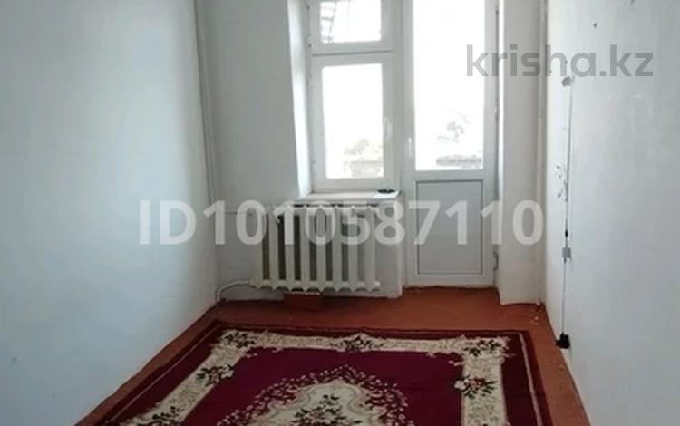 3-бөлмелі пәтер · 40 м² · 7/9 қабат, Курмангазы 111, бағасы: 8 млн ₸ в Уральске, мкр Школьник — фото 4