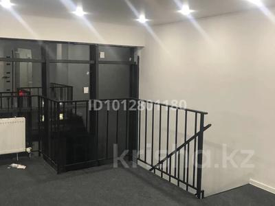 Свободное назначение, офисы, магазины и бутики, склады, общепит, салоны красоты, бани, гостиницы и зоны отдыха, фитнес и спорт, медцентры и аптеки, образование, развлечения, конференц-залы, кабинеты и рабочие места, студии · 60 м² за 300 000 ₸ в Астане, Есильский р-н