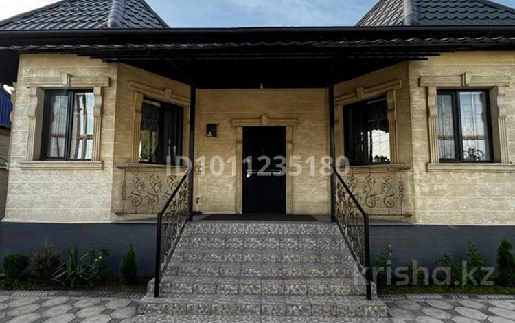 Отдельный дом · 3 комнаты · 150 м² · 5 сот., Макатаева 60 за 60 млн 〒 в Абае — фото 2