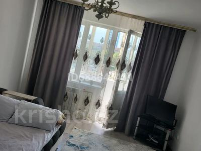 1-комнатная квартира · 45 м² · 4/9 этаж, Проспект Райымбека 243а — Трц Максима за 15 000 ₸ в Алматы, Жетысуский р-н