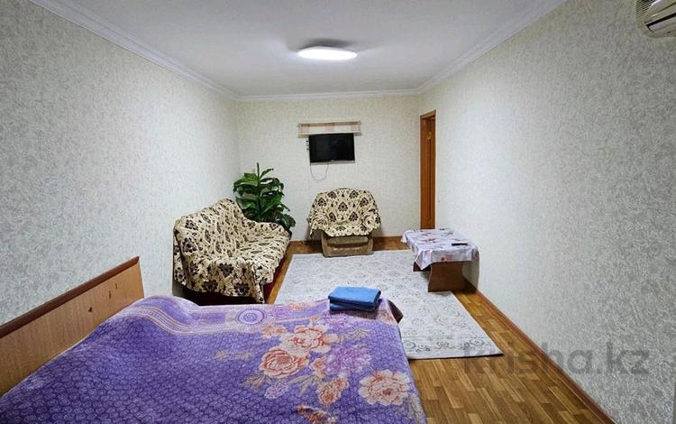 1-бөлмелі пәтер · 45 м² · 2/5 қабат, Айбергенова 1а, бағасы: 10 000 ₸ в Шымкенте — фото 2