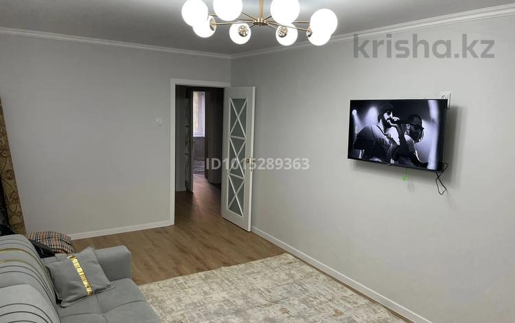 2-комнатная квартира · 52 м² · 2/5 этаж, мкр Аксай-4 47 за 300 000 ₸ в Алматы, Ауэзовский р-н — фото 2