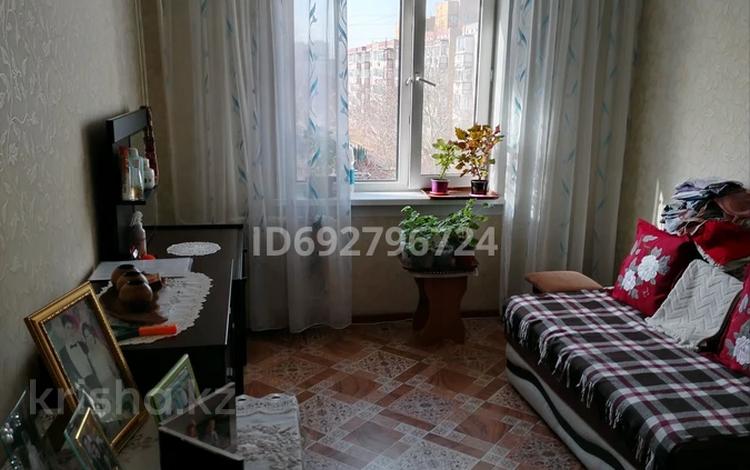 3-комнатная квартира, 60 м², 4/5 этаж, абылай хана 27/1