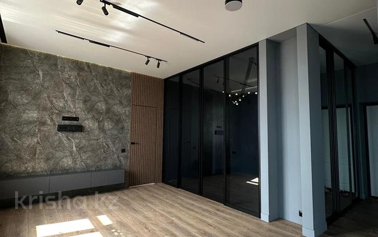 3-комнатная квартира · 60.4 м² · 16/17 этаж, букетова 3/2 за 35 млн 〒 в Караганде, Казыбек би р-н — фото 2