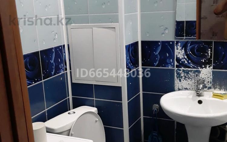 1-комнатная квартира · 55 м² · 2/5 этаж, 4-й микрорайон 38 — С.Датова за 1 500 ₸ в Уральске — фото 11