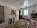 Часть дома · 5 комнат · 250 м² · 10 сот., Тобанияз 3 — 2-ауыл, Тобанияз-3 үй сатылады. Барлық жерге жақын, орталықта орналасқан. Жанында мектеп, балабақша, аудандық аурухана орналасқан. Барлық жағдайы жасалған. Гараж, сарай бар. Аулада жеміс ағаштары бар. Үйдегі барлық заттары қалады. за 16 млн ₸ в Бейнеу — фото 9