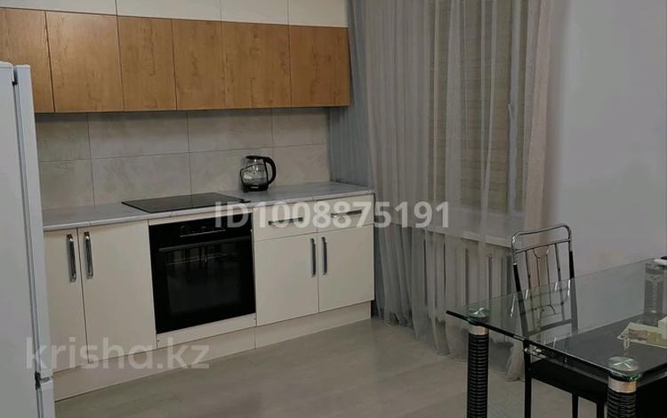 1-бөлмелі пәтер · 40 м² · 1/5 қабат, Иртышская 27 — Ауезова, бағасы: 10 000 ₸ в Семее — фото 2