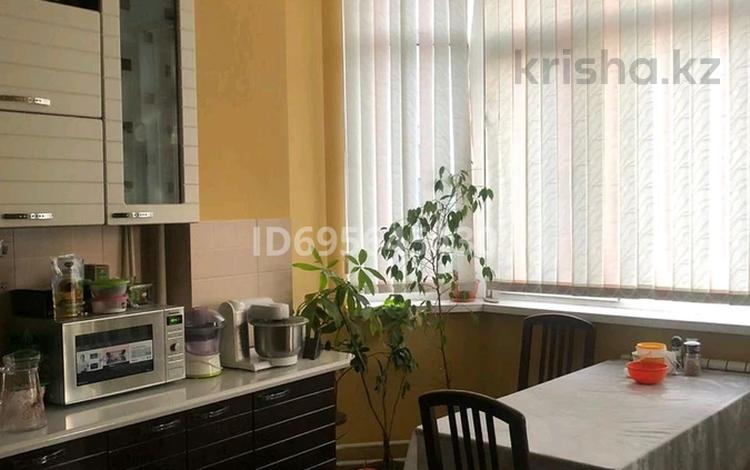 3-бөлмелі пәтер · 74 м² · 4/9 қабат, Райымбека — Райымбека Ауэзова, бағасы: 55 млн ₸ в Алматы, Жетысуский р-н — фото 14