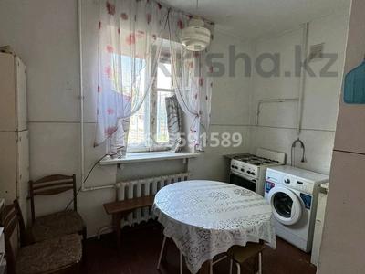 3-бөлмелі пәтер, 72 м², 1/2 қабат, Квартал Б 25 — Камбар магазин жаны, бағасы: 17 млн 〒 в Семее