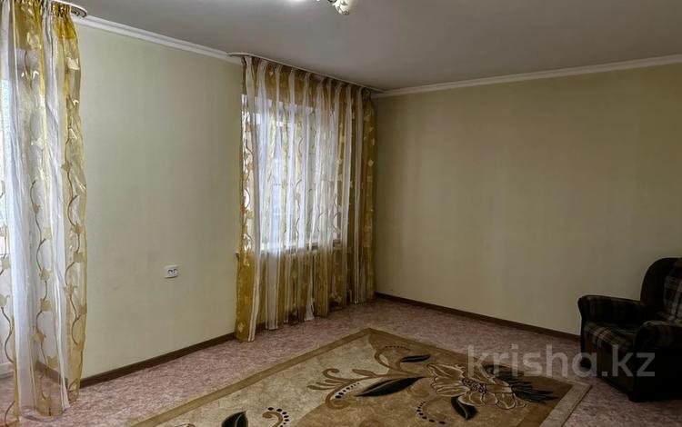 3-бөлмелі пәтер, 71 м², 3/9 қабат, Молдагуловой, бағасы: 19 млн 〒 в Актобе — фото 2