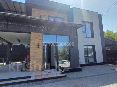 Отдельный дом · 4 комнаты · 200 м², мкр Каменское плато за 1.7 млн 〒 в Алматы, Медеуский р-н