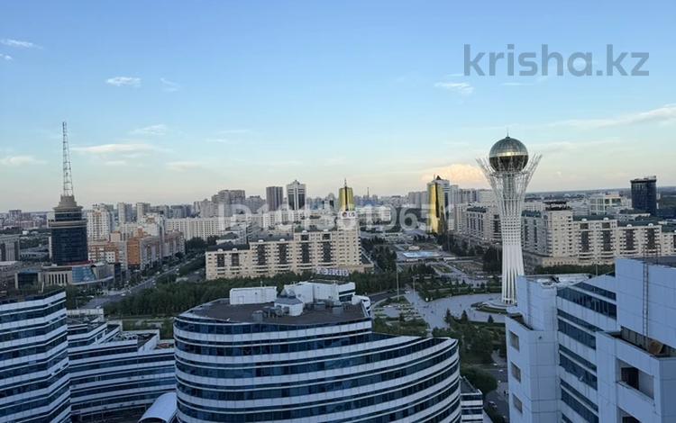 3-комнатная квартира · 140 м², Динмухаммед Кунаев 12/2 за 500 000 ₸ в Астане, Есильский р-н — фото 2