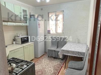 2-комнатная квартира, 58 м², 4/4 этаж, 4 мкр 51 за 10 млн 〒 в Жанаозен