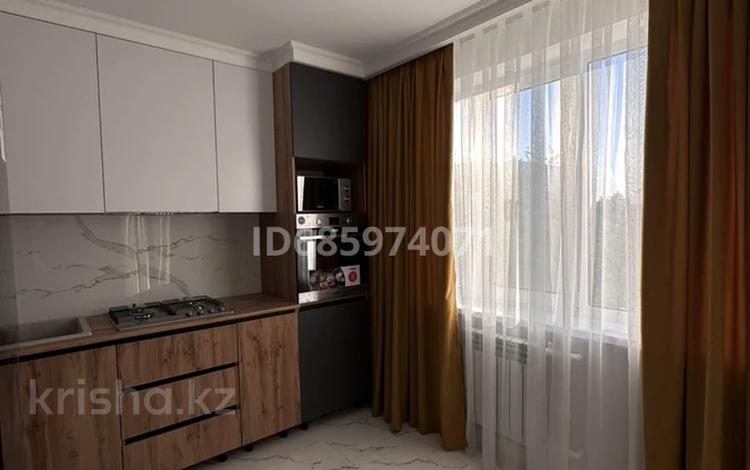 3-бөлмелі пәтер · 75 м² · 1/6 қабат, Жарбосынова 85 — ТРЦ Baizar, бағасы: 350 000 ₸ в Атырау — фото 2
