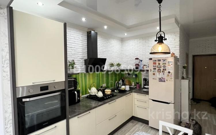 3-комнатная квартира · 100 м² · 5/5 этаж, мкр. Алтын орда, Тауелсиздик — Гипермаркет Дина за 34.5 млн 〒 в Актобе — фото 2
