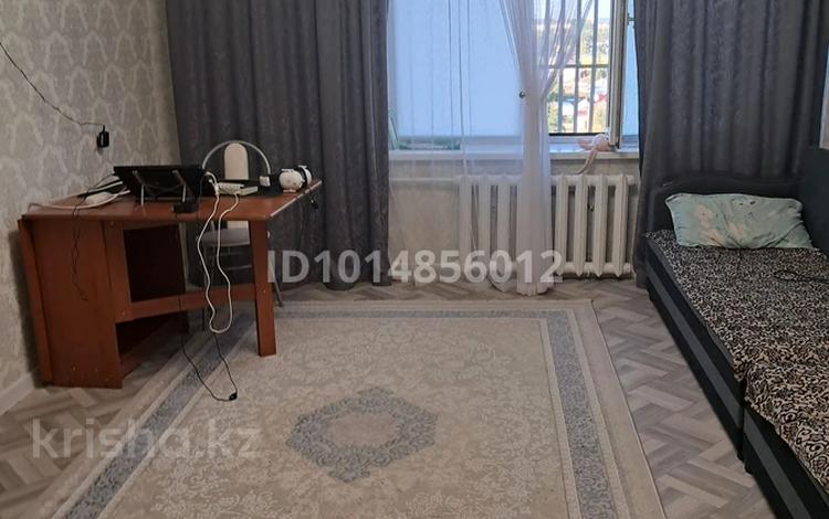 3-комнатная квартира · 65 м² · 10/10 этаж, Мукагали Макатаева 31.80. за 22 млн ₸ в Павлодаре — фото 2
