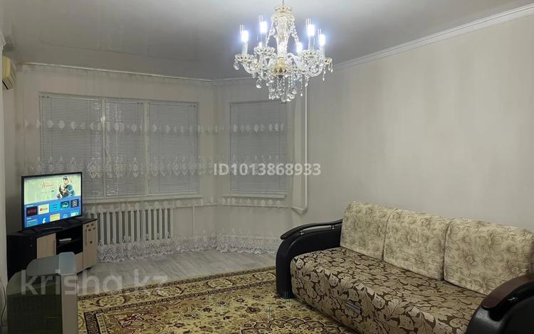 1-комнатная квартира · 53 м² · 9/9 этаж, мкр. Алмагуль 6 дом за 150 000 ₸ в Атырау — фото 2