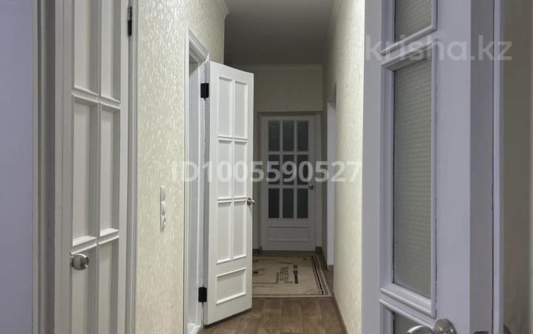 3-бөлмелі пәтер · 70 м² · 2/2 қабат, Аубакирова 16, бағасы: 19 млн ₸ в Жезказгане — фото 2
