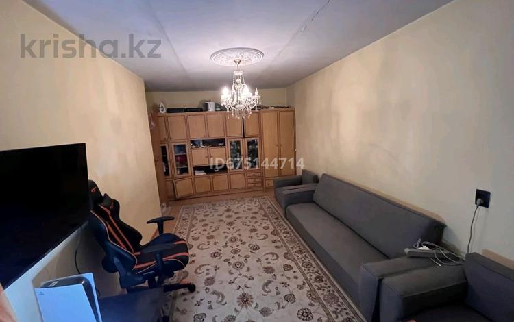 2-комнатная квартира, 42 м², 3/9 этаж, Нуркена Абдирова 25 за 15.9 млн 〒 в Караганде, Казыбек би р-н — фото 2