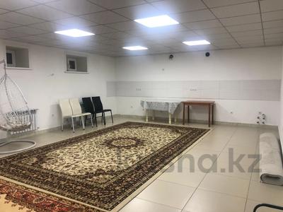 3-комнатная квартира · 120 м² · 1/3 этаж, мкр Кунгей , Ондасынова 8 за 33 млн 〒 в Караганде, Казыбек би р-н