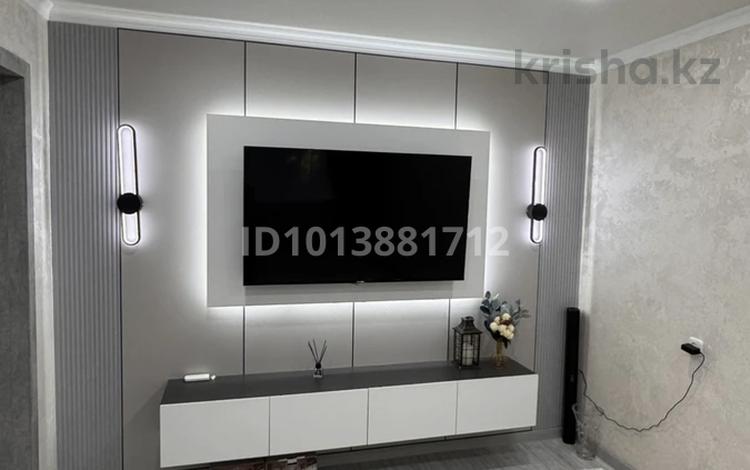 3-бөлмелі пәтер · 63 м² · 1/5 қабат, Кердери — Рядом дом быта, бағасы: 21 млн ₸ в Уральске, мкр Школьник — фото 2