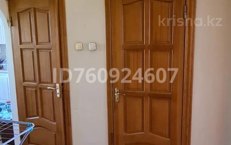 2-комнатная квартира · 54 м² · 5/9 этаж, 4 микрорайон 36 за 19.5 млн 〒 в Аксае — фото 2
