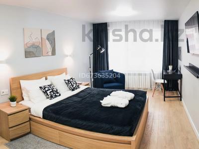 2-комнатная квартира, 50 м², 2/5 этаж посуточно, Авангард-3 мкр 37 за 17 000 〒 в Атырау, мкр Авангард-3