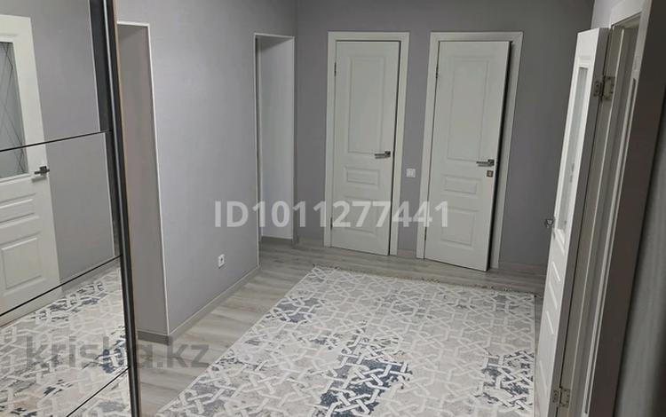3-бөлмелі пәтер · 90 м² · 7/9 қабат, мкр. Алтын орда 10б — А.молдаголовой , школа joo shool, бағасы: 200 000 ₸ в Актобе — фото 2