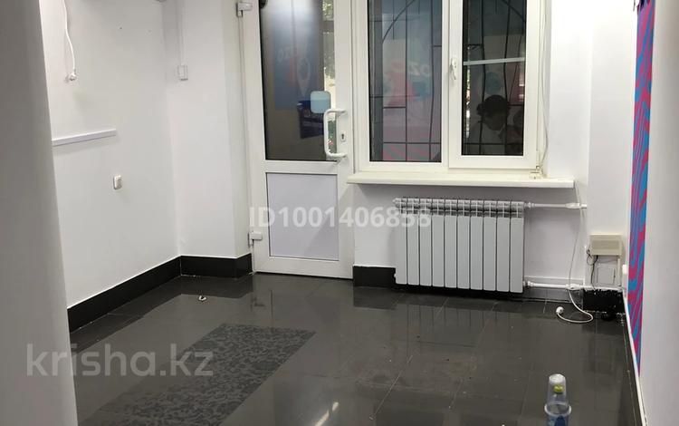 Свободное назначение, офисы, магазины и бутики, салоны красоты, медцентры и аптеки, образование, развлечения, кабинеты и рабочие места · 40 м² за 200 000 〒 в Уральске, мкр 4 — фото 22